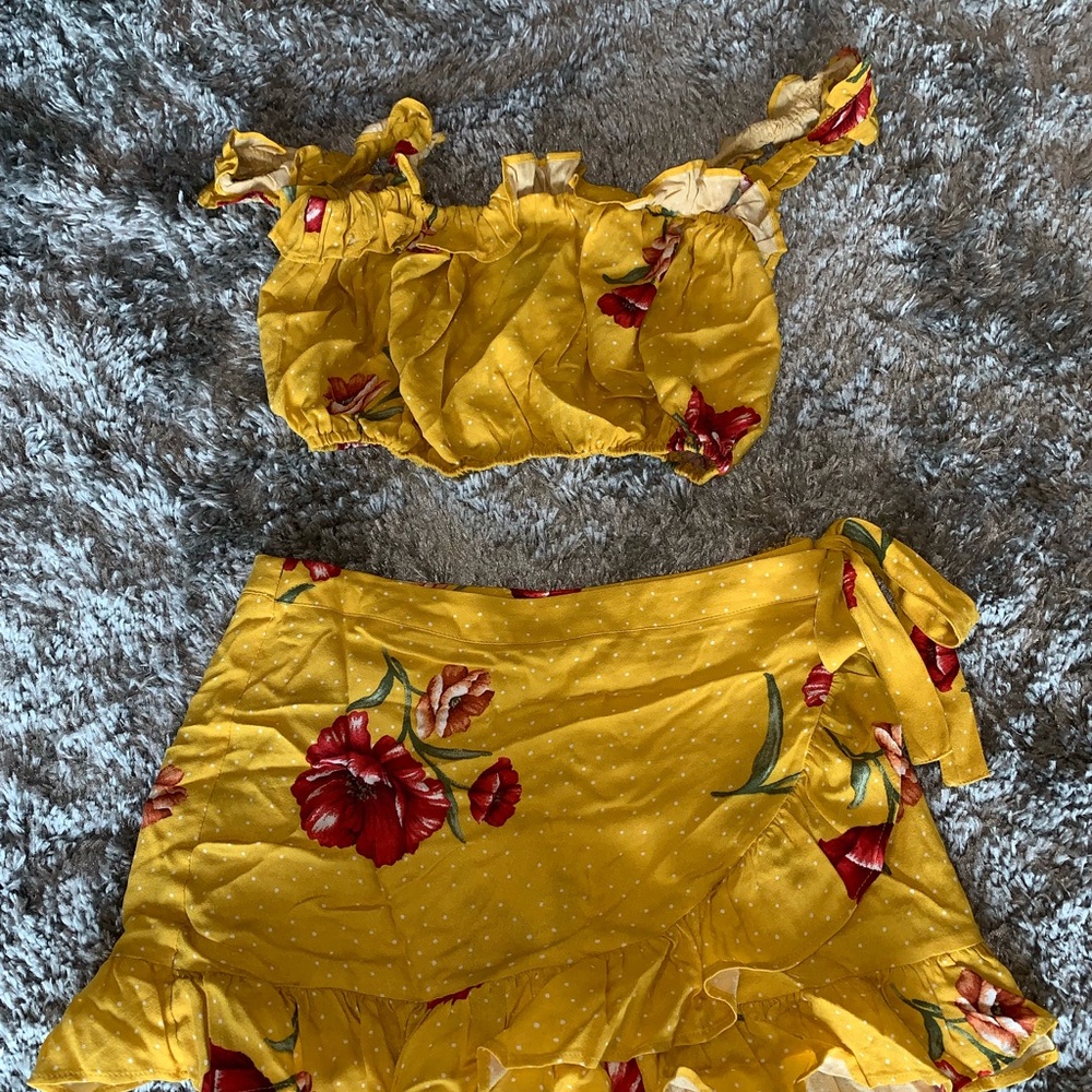 Yellow Ruffle two piece set - Picture 3 of 7